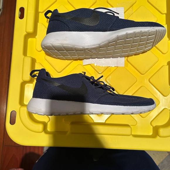 Men’s Nike Rosche Run Sneakers - Picture 2 of 4